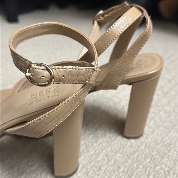 Naturalizer tan strapping heels. Sz 8.5 - Picture 4 of 10